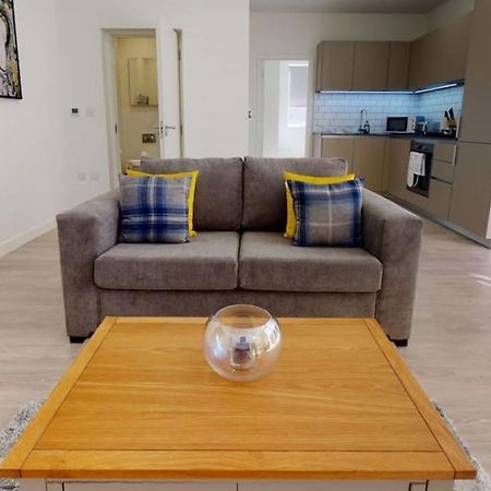 Luxury Apartment - Town Centre North 스티버니지 외부 사진